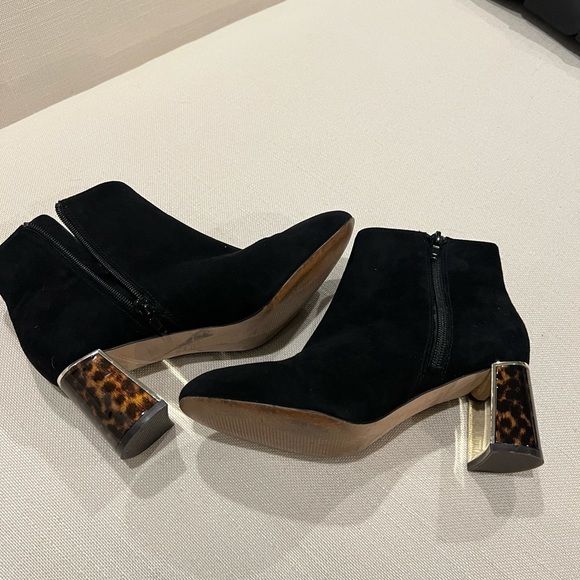 Ann Taylor size 6 Velvet Booties with accent heel Preowned - Picture 4 of 7